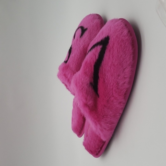 393- Victoria's Secret Slippers Size M Pink Color - Picture 1 of 7